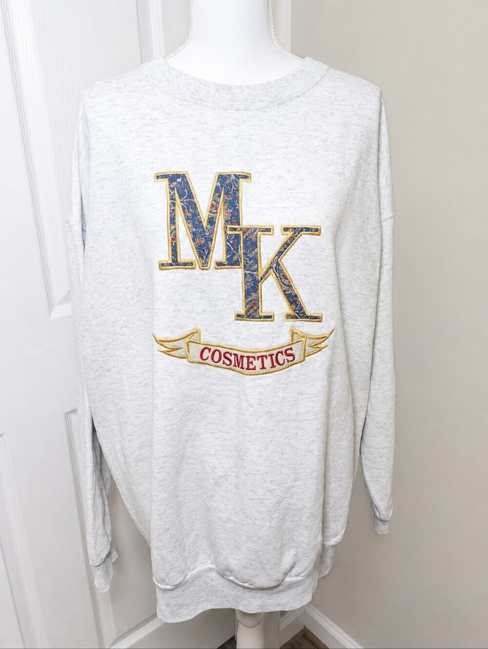 VTG 90s Mary Kay Cosmetics Paisley Embroidered Appliqué Gold Logo Sweatshirt